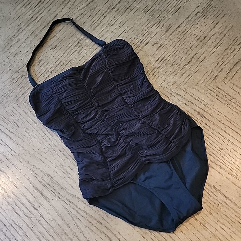 Black one piece halter swimming suit size 10 Jones New York 🖤